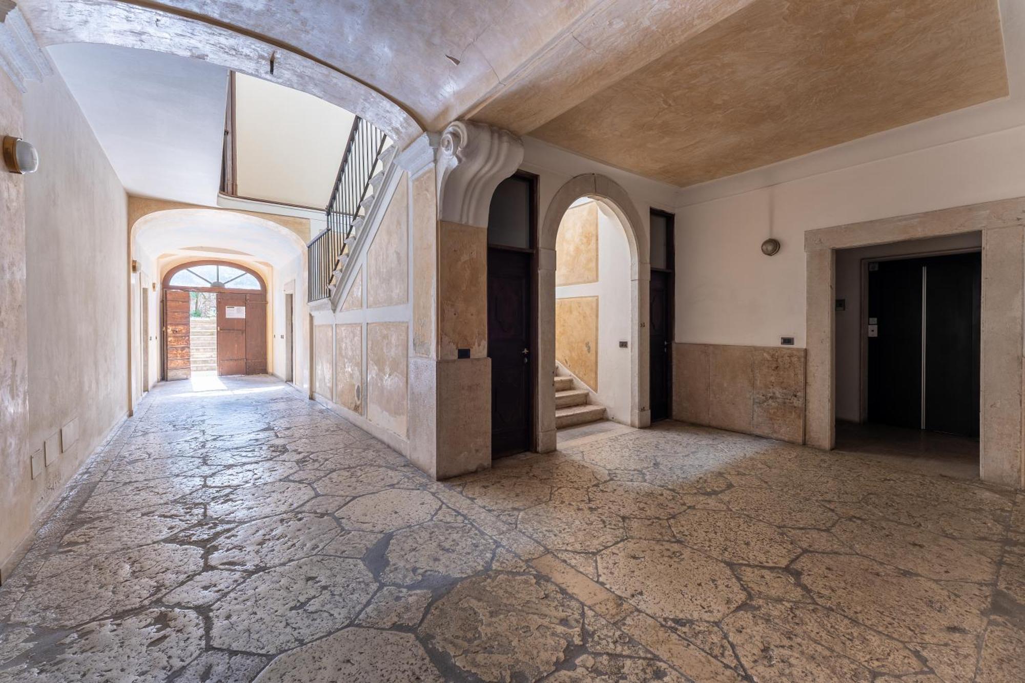 Casa Preziosa - Salo Apartment Luaran gambar